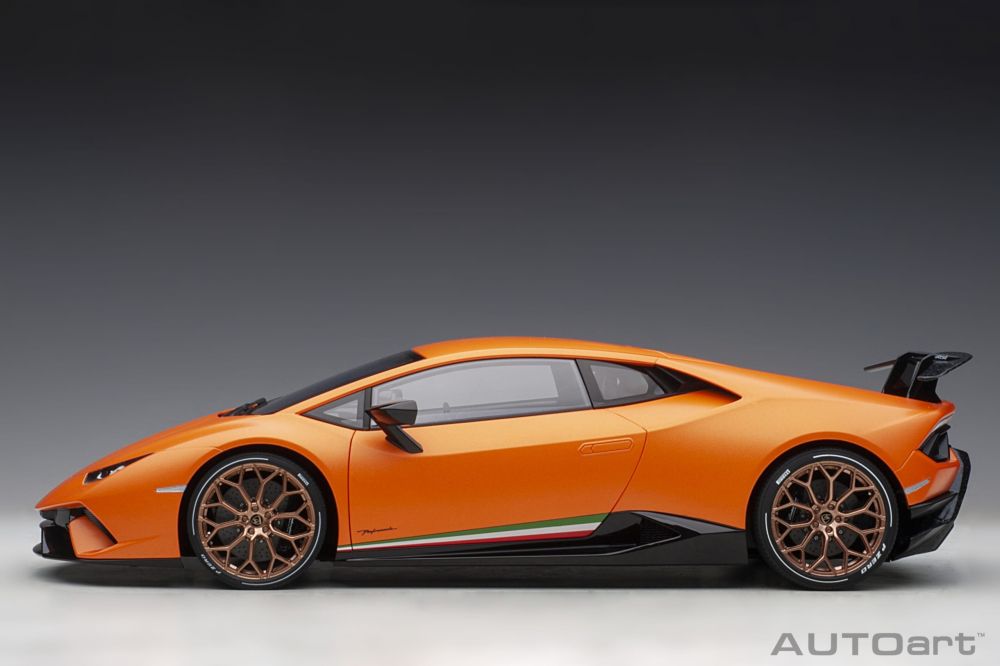 AutoArt Lamborghini Huracan Performante 1:12