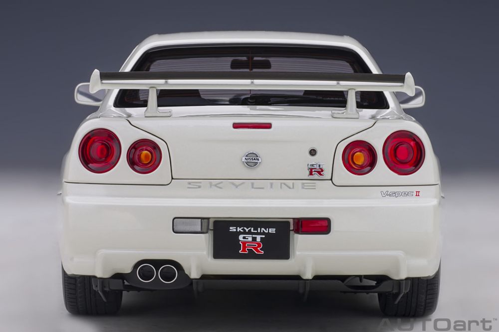 AutoArt Nissan Skyline R34 V-spec II Weiss 1:18