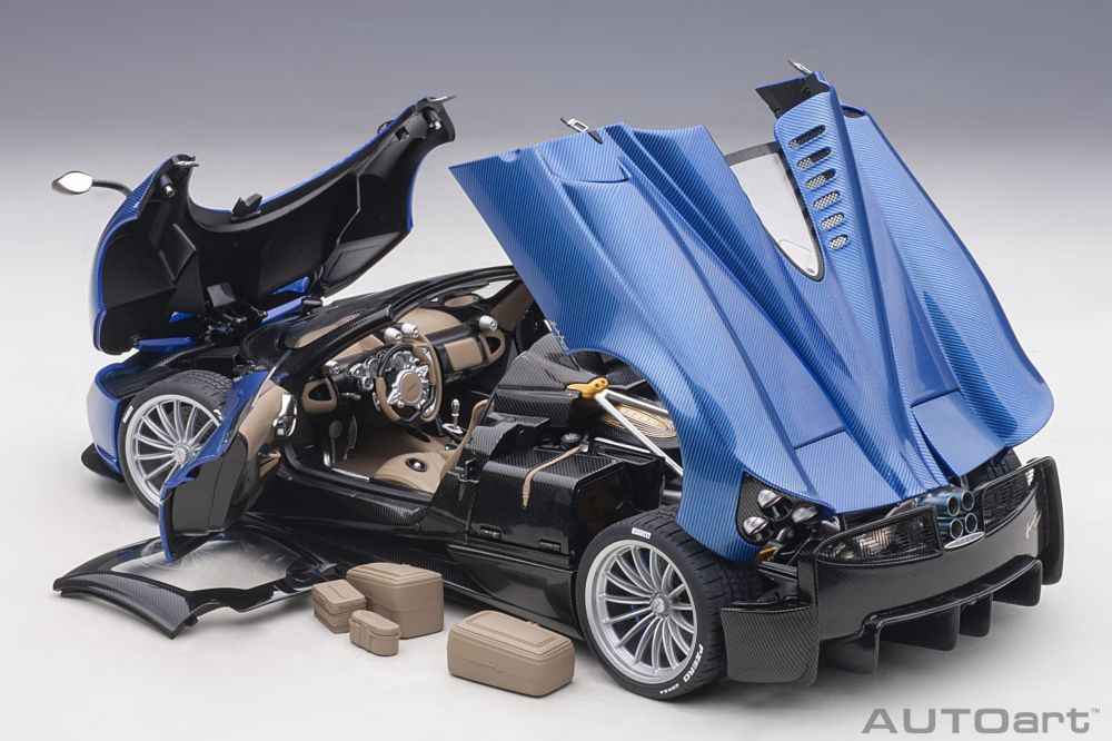 AutoArt Pagani Huayra Roadster 1:18