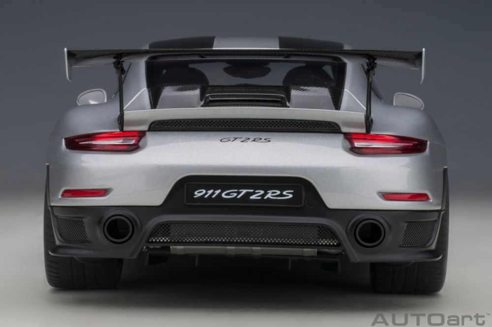 AutoArt Porsche 911 GT2 RS Weissach 1:18