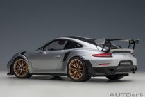 AutoArt Porsche 911 GT2 RS Weissach 1:18