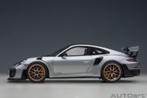 AutoArt Porsche 911 GT2 RS Weissach 1:18